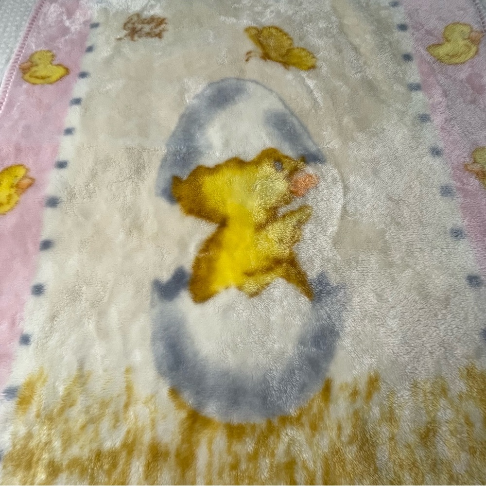 Baby Mink Duck In Egg Baby Blanket Soft Pink Throw 42 x 31 VTG - Picture 7 of 12